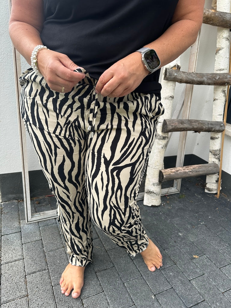 Zara | Marlene Hose mit Stilvollem Zebra-Print und Bequemem Stretch für Damen