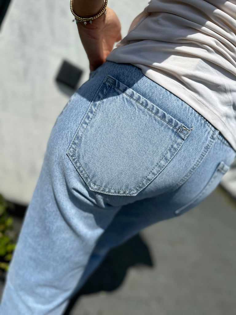 Livia | Momjeans mit Stil und Komfort für den Sommer