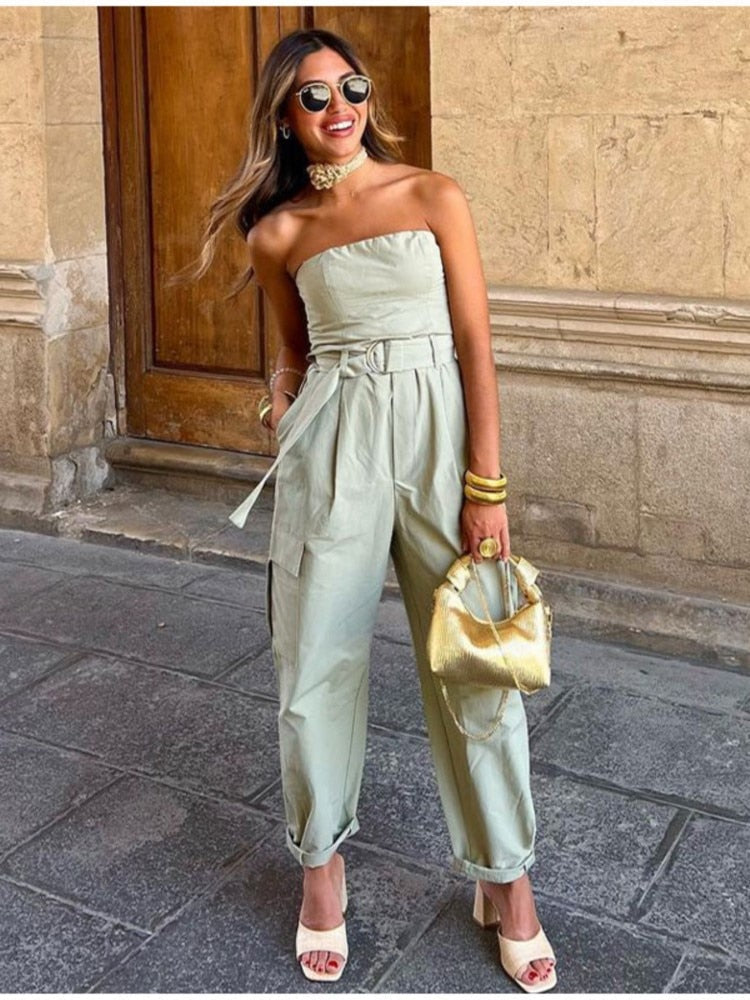 Livia | Cargo-Jumpsuit mit trägerlosem Design und praktischen Taschen für Abenteuerlustige