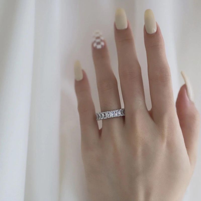 Liana | Eternity Ring mit zeitloser Eleganz und schimmernden Steinen für Damen