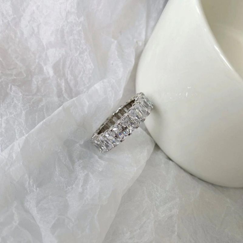 Liana | Eternity Ring mit zeitloser Eleganz und schimmernden Steinen für Damen