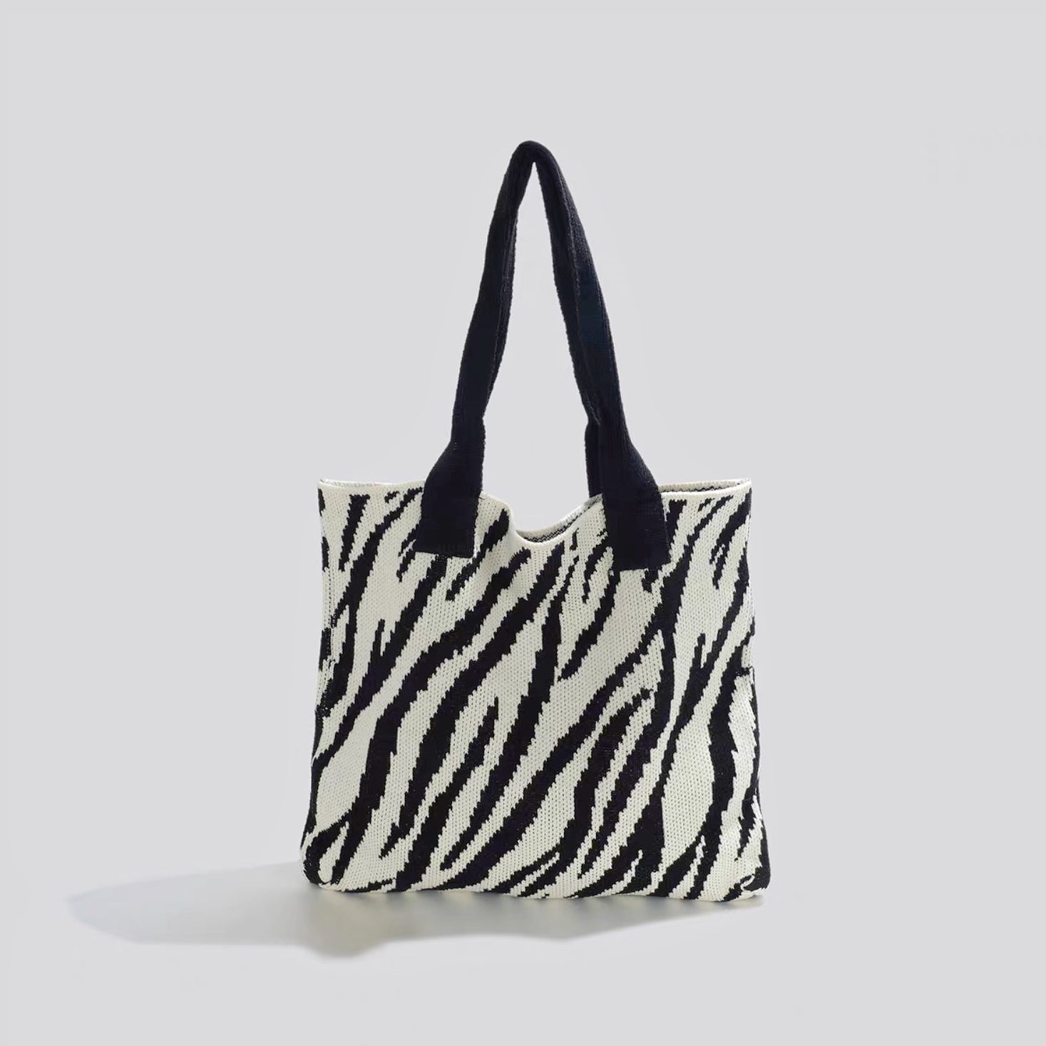 Zahara | Einkaufstasche mit Stilvollem Zebra-Print und Vielseitigem Wollgarn für Jeden