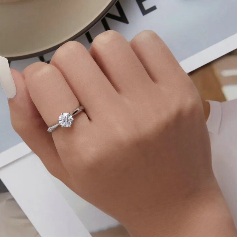 Celestia | Verlobungsring mit Diamant Solitär und zeitloser Eleganz für Verliebte