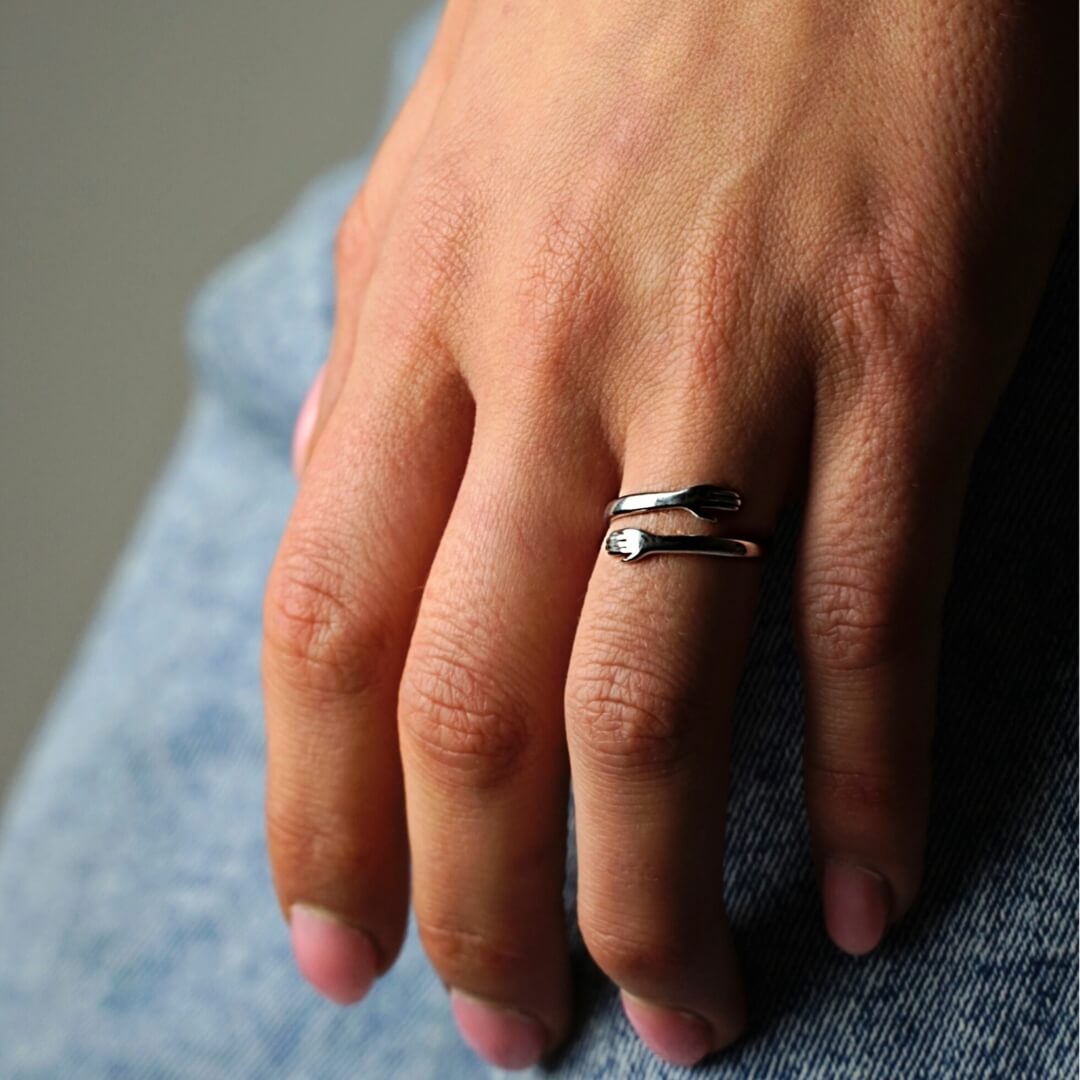 Luna | Fingerring mit Verstellbarem Design und Symbolik der Ewigkeit für Ihre Liebsten