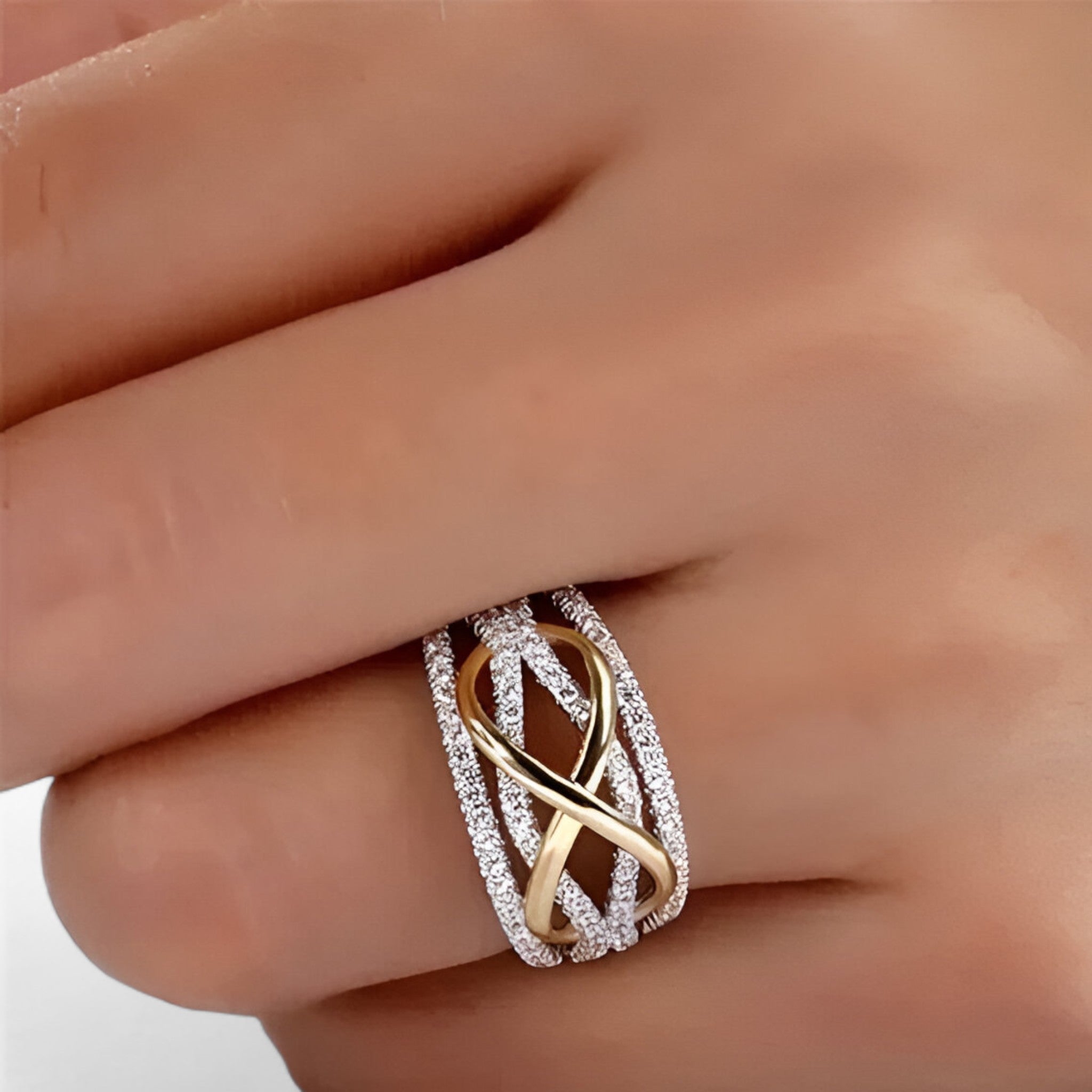 Liora | Statement-Ring mit Eleganz und Nachhaltigkeit für modebewusste Frauen