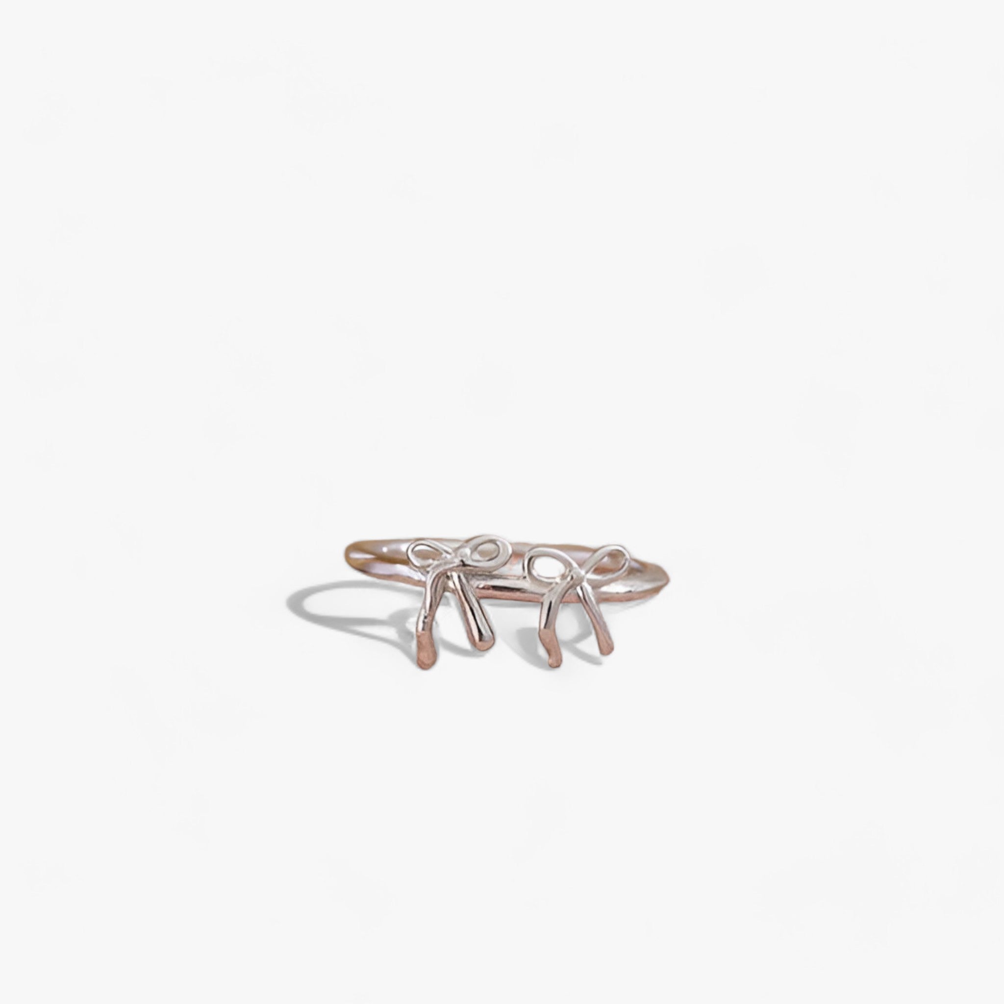 Liora | Fingerring mit Eleganten Design und Wasserfesten Eigenschaften für Frauen